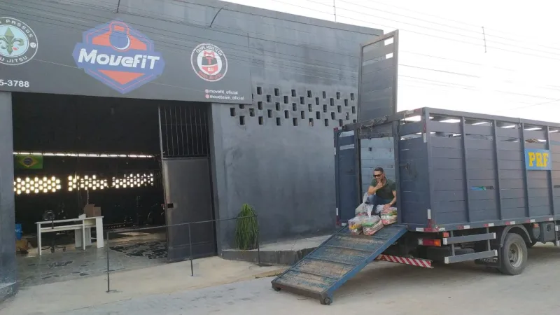 PRF de Teixeira de Freitas recolhe donativos para o Rio Grande do Sul