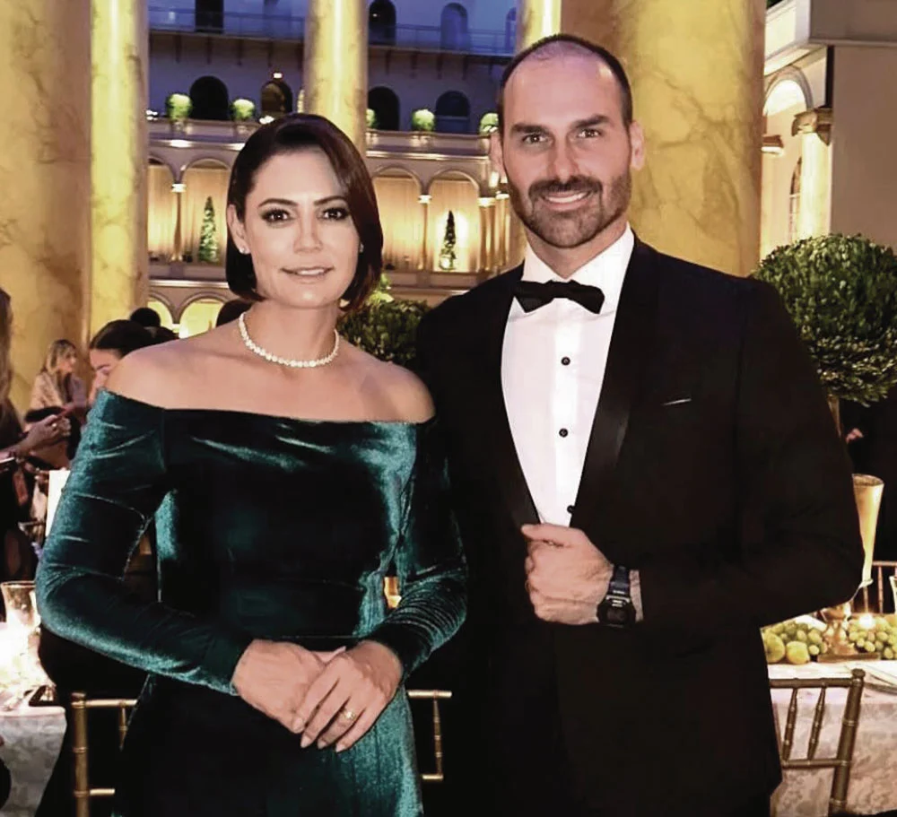 PF não encontra elementos suficientes para indiciar Eduardo e Michelle Bolsonaro no inquérito sobre tentativa de golpe