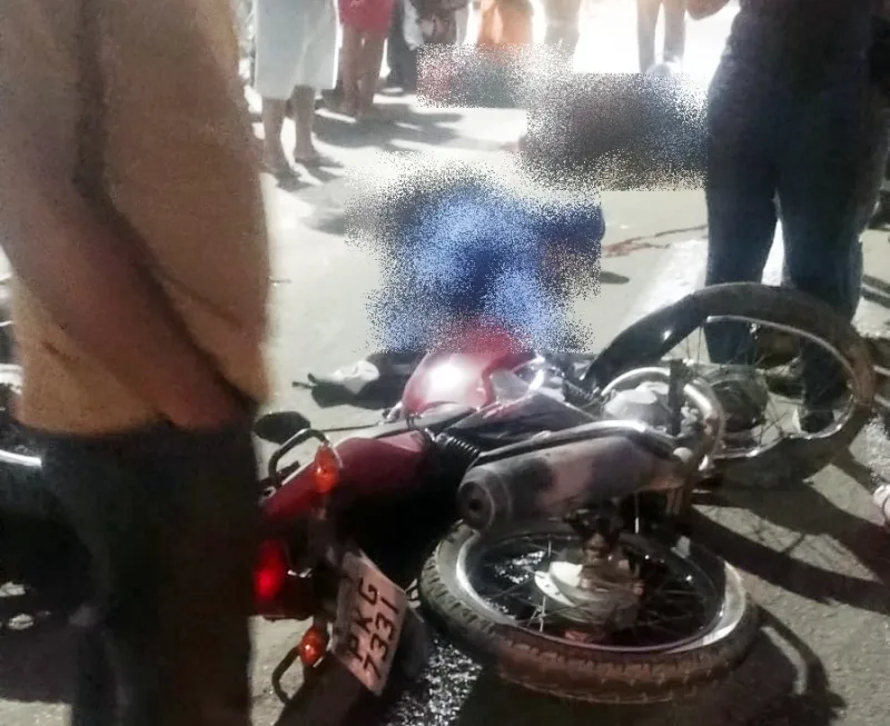 Colisão entre duas motos deixa duas mortes e uma criança ferida na BR-101 em Eunápolis
