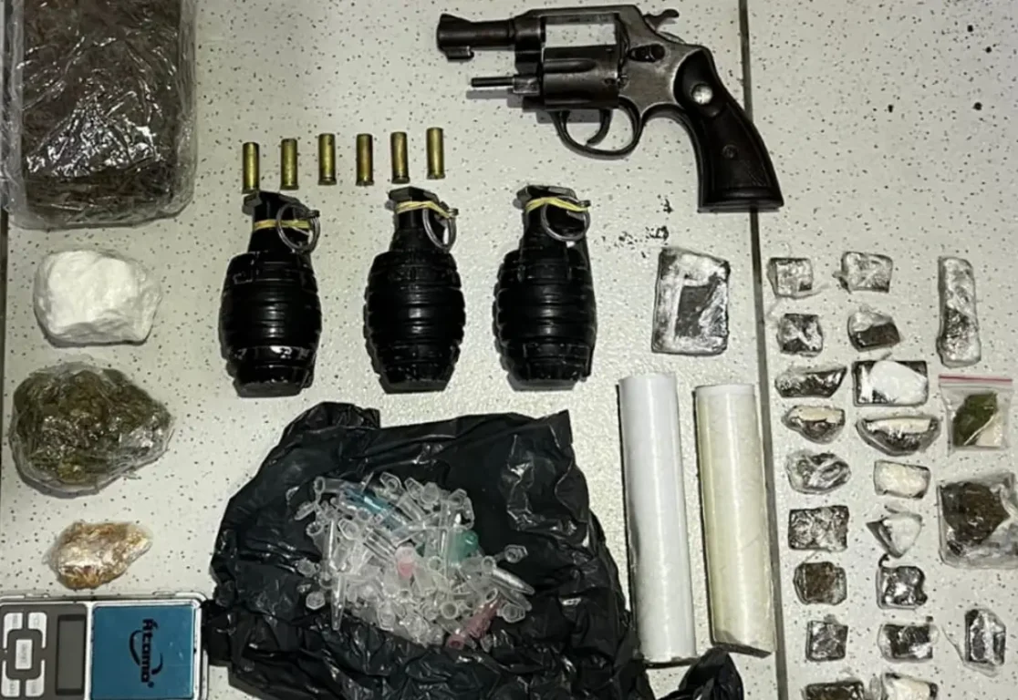 Porto Seguro: Granadas, arma e drogas são apreendidas na Operação Dominus Areae