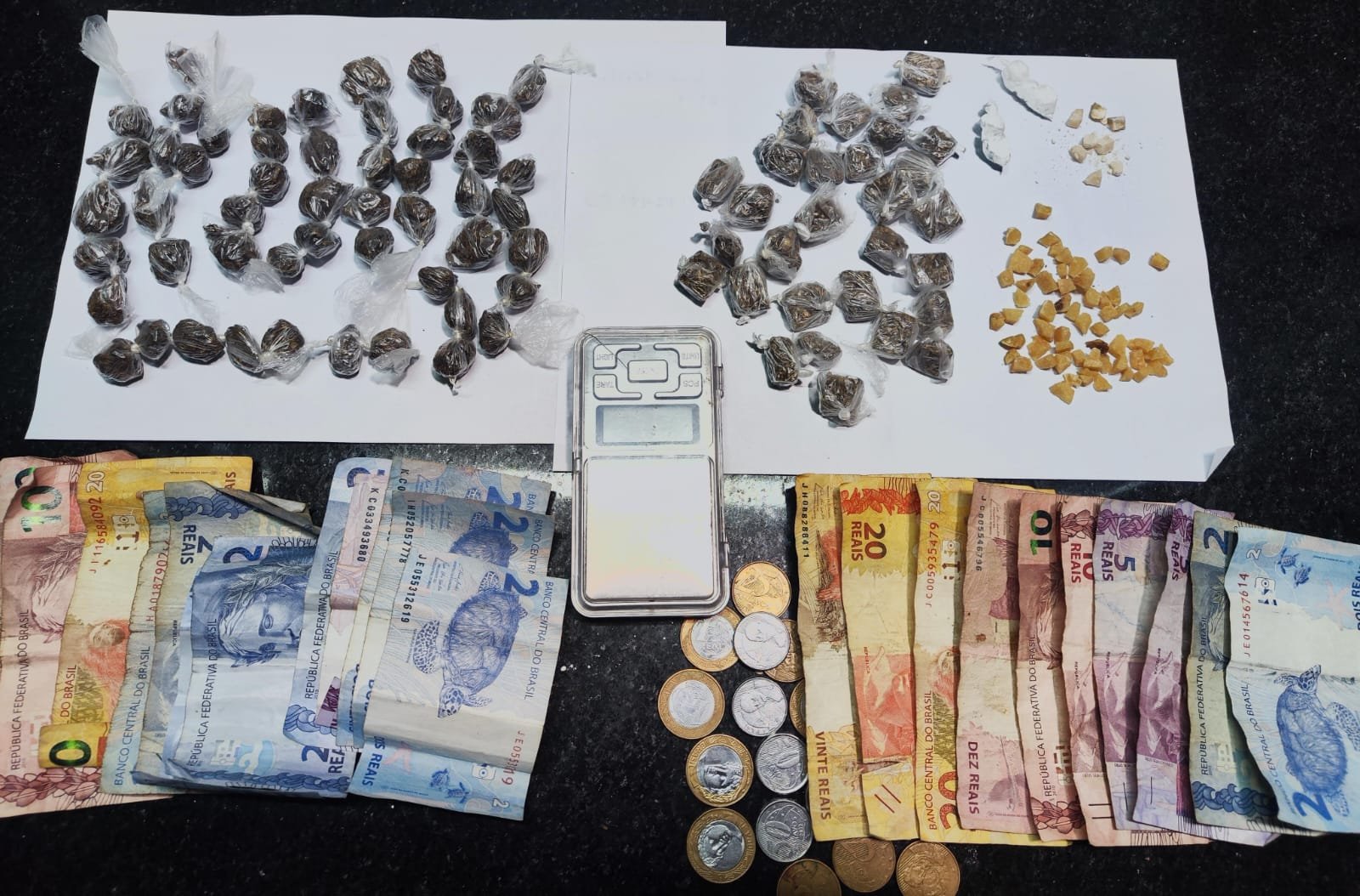 Medeiros Neto:PM prende casal com arma e droga