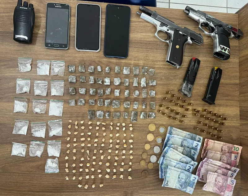 Santa Cruz Cabrália: Dupla morre após trocar tiros com a polícia; Armas e drogas foram apreendidas