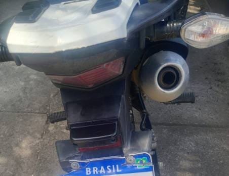 Motocicleta com restrição de furto/roubo é apreendida pela PM