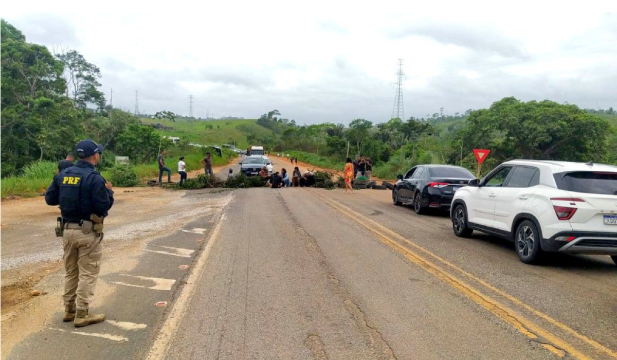 Belmonte: Protesto fecha novamente trecho da BR-101 no distrito