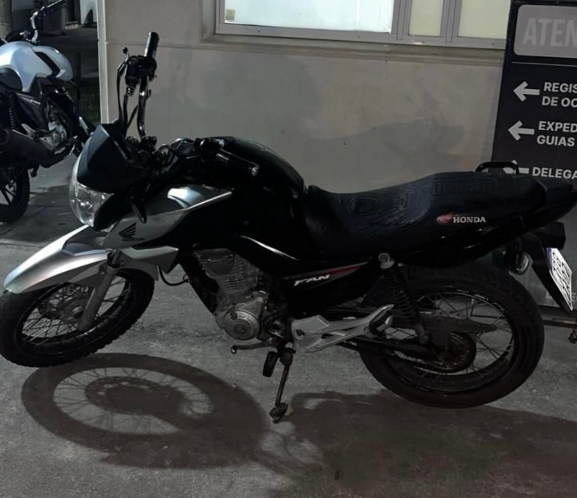Operação Pegasus: PM apreende moto roubada e arma de fogo em Porto Seguro