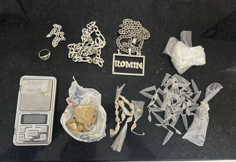 PMBA apreende drogas no bairro Moisés Reis em Eunápolis