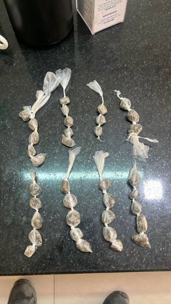 PMBA apreende drogas em Eunápolis e conduz suspeito para delegacia