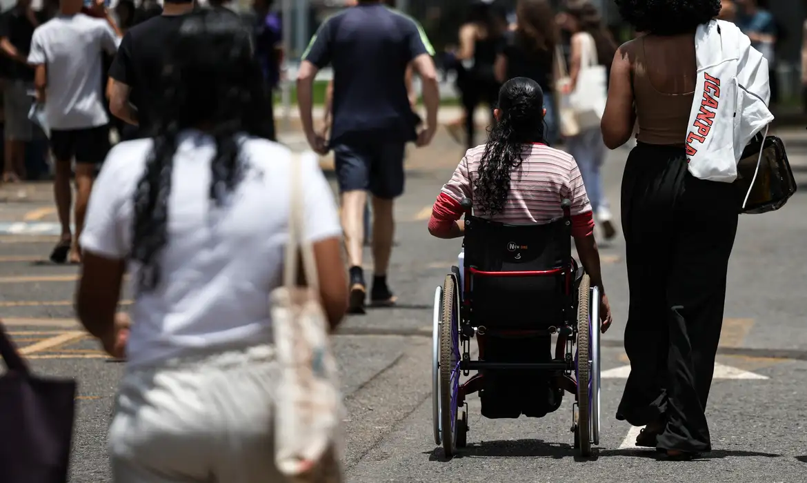 Exame Nacional do Ensino Médio (Enem) 2025 será reaplicado nesta terça