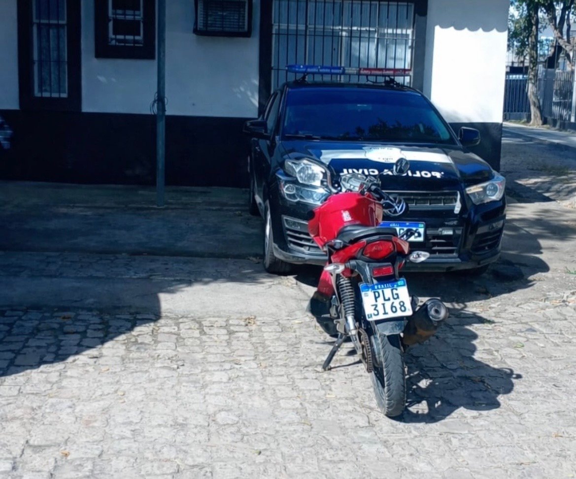 Teixeira: PM prende homem e recupera moto com restrição