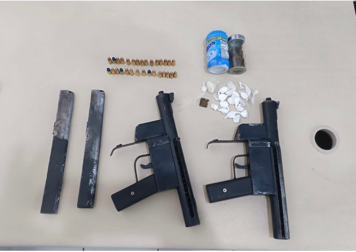 Lajedão: PM apreende 2 submetralhadoras e drogas