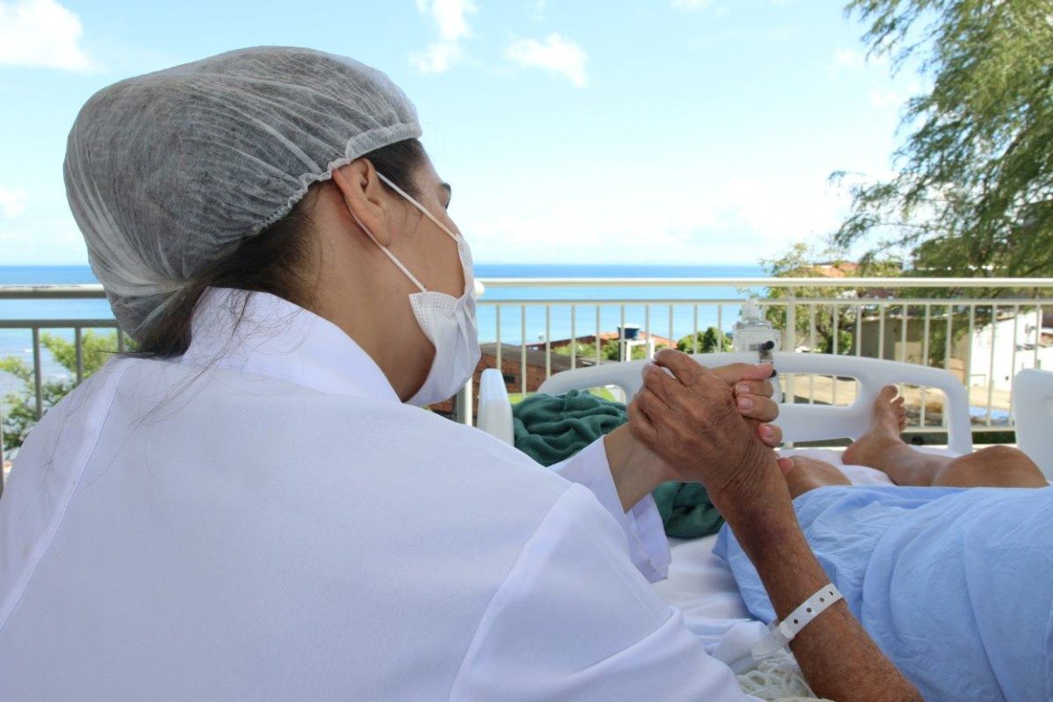 Escola de Saúde Pública da Bahia abre 50 vagas para curso de especialização em cuidados paliativos