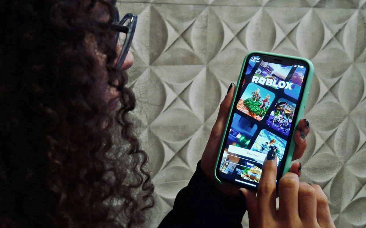 Psicóloga faz alerta aos pais sobre o uso do aplicativo Roblox por crianças e adolescentes