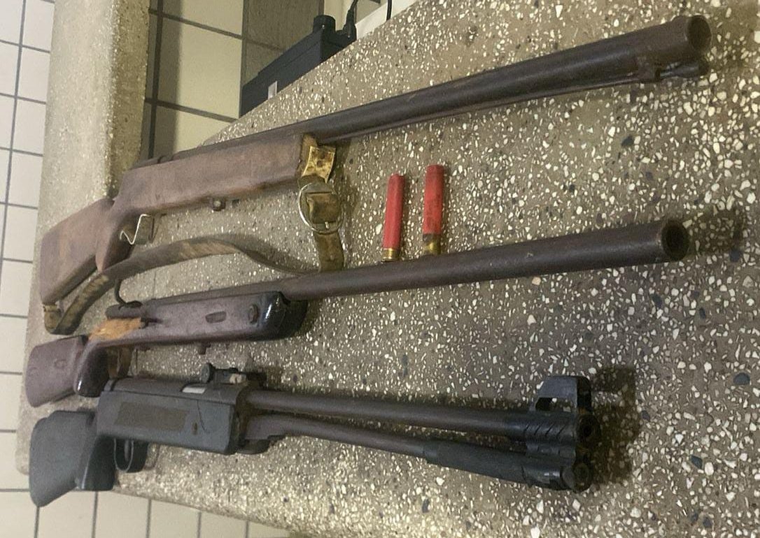 Polícia Militar prende homem com três armas de fogo em de Teixeira de Freitas