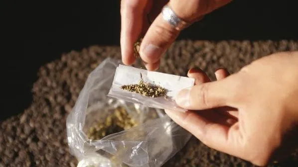 Polícia Militar cumpre mandado de prisão e apreende drogas em atuação conjunta em Teixeira de Freitas