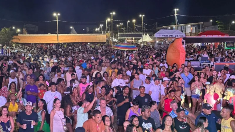 Mucuri 2026: Samba e pagode baiano são destaques no resgate cultural da 2ª noite de Carnaval