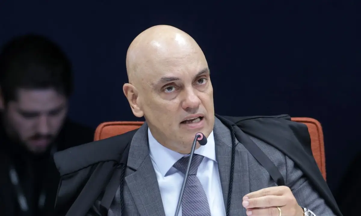 Alexandre de Moraes nega conversas com Vorcaro no dia em que banqueiro foi preso