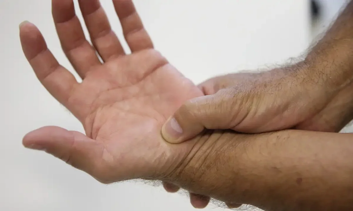 Novas diretrizes ampliam tratamento de fibromialgia pelo SUS; doença atinge cerca de 5% dos brasileiros