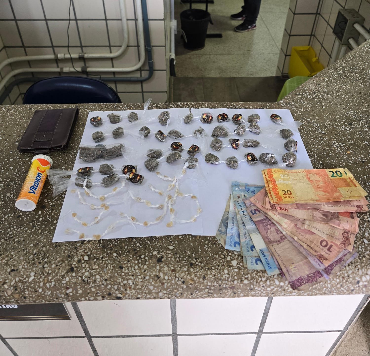 Polícia Militar apreende menor com drogas em Teixeira de Freitas