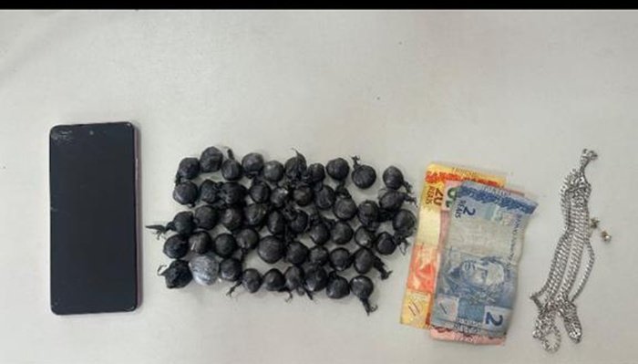 PMBA apreende drogas em Eunápolis