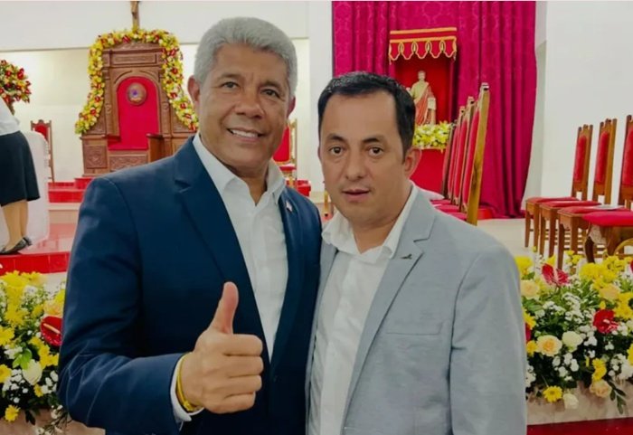 Prefeito de Vereda participa da posse de Dom Aldemiro como novo bispo