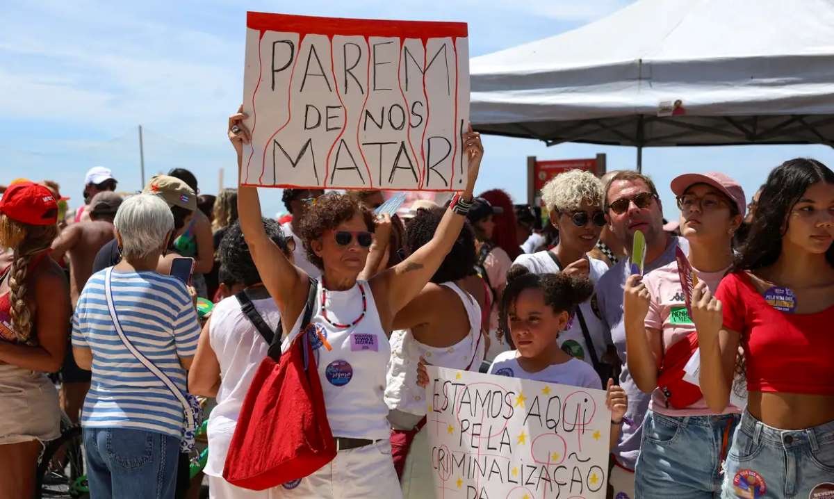 Filhos de vítimas de feminicídio passam a ter direito a pensão especial do INSS; saiba mais
