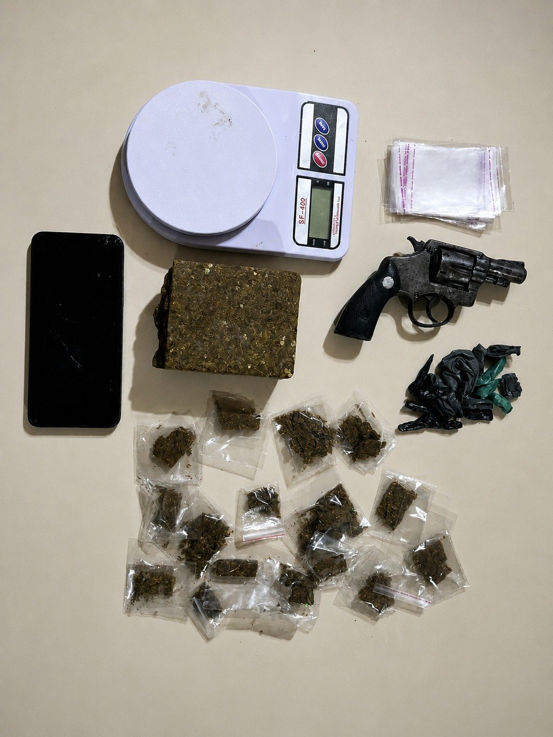 PMBA apreene drogas e arma de fogo durante ação policial em Prado