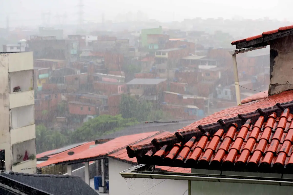 Inmet emite alerta laranja para chuvas intensas em Salvador e outras 17 cidades da Bahia