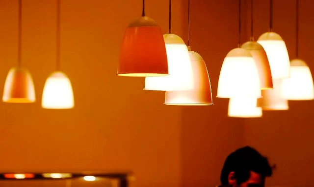 Conta de luz pode ficar mais barata após aprovação de R$ 5,5 bilhões pela Aneel