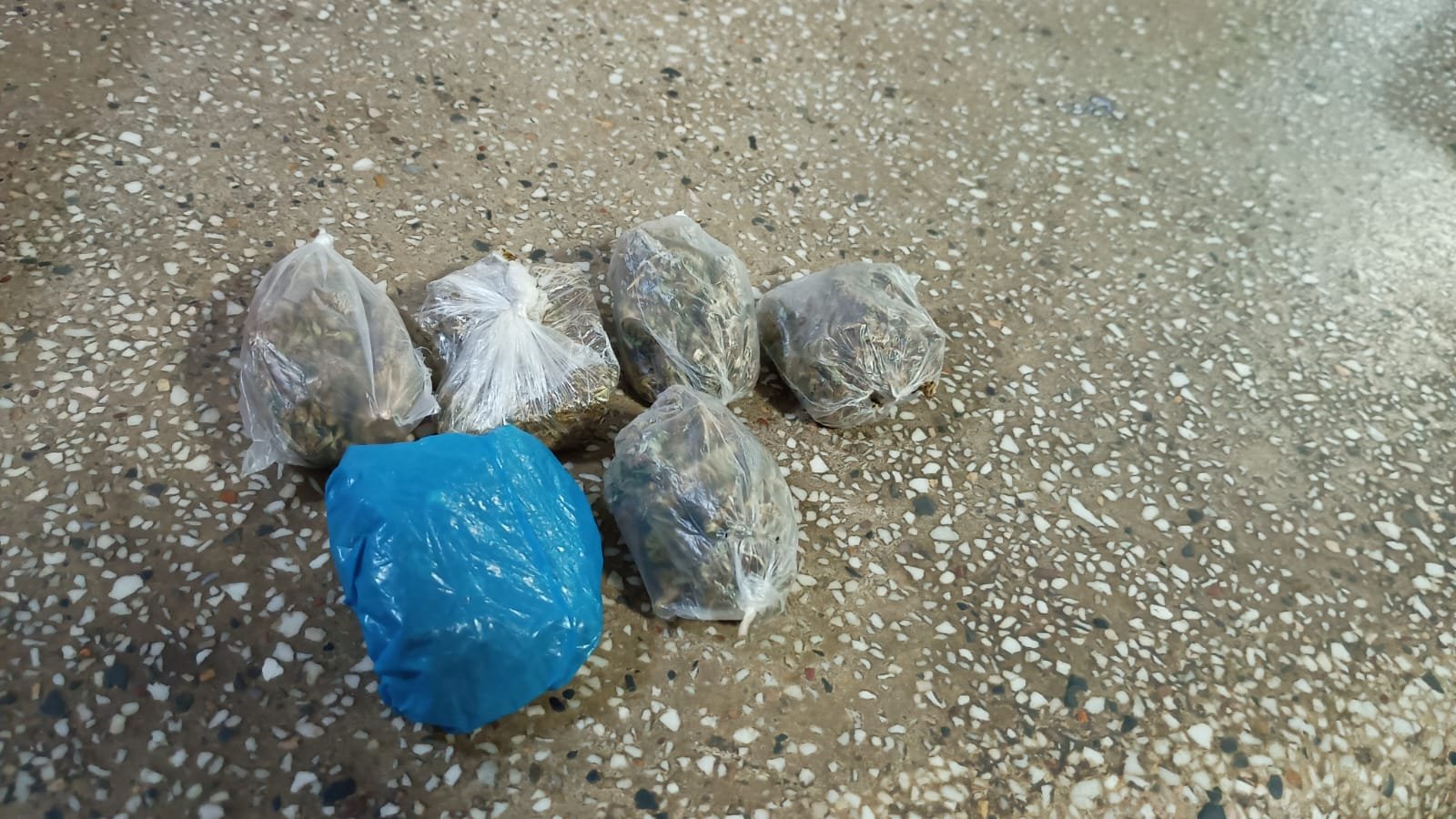 PMBA prende suspeito com maconha em Teixeira de Freitas