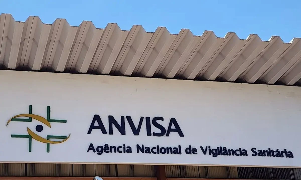 Anvisa tira de circulação água mineral contaminada e barra venda de energéticos