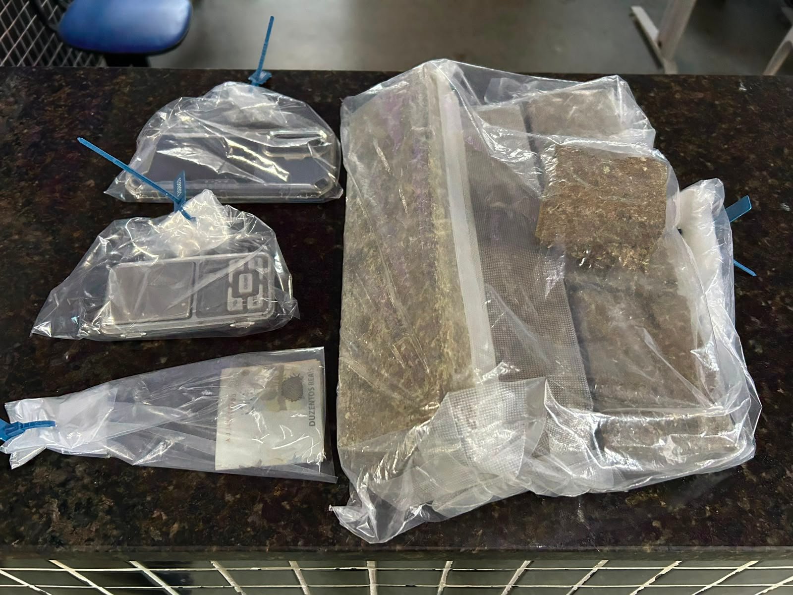 POLÍCIA MILITAR Apreende mais de 3 KG de maconha em Itamaraju