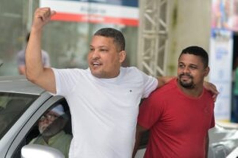 Teixeira de Freitas: Adesivaço de Jonatas Santos mobiliza cidade
