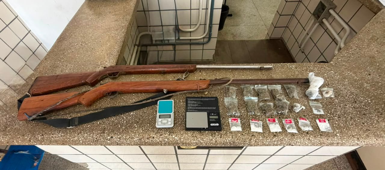 Polícia Militar apreende drogas e armas de fogo em Teixeira de Freitas