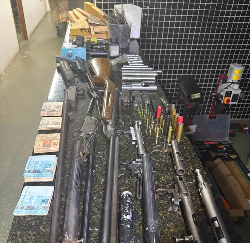 tamaraju: PMBA apreende armas, munições e diversos materiais de fabricação clandestina