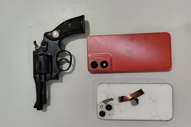 Nova Viçosa: PMBA apreende adolescentes com arma. Revólver estava com numeração suprimida