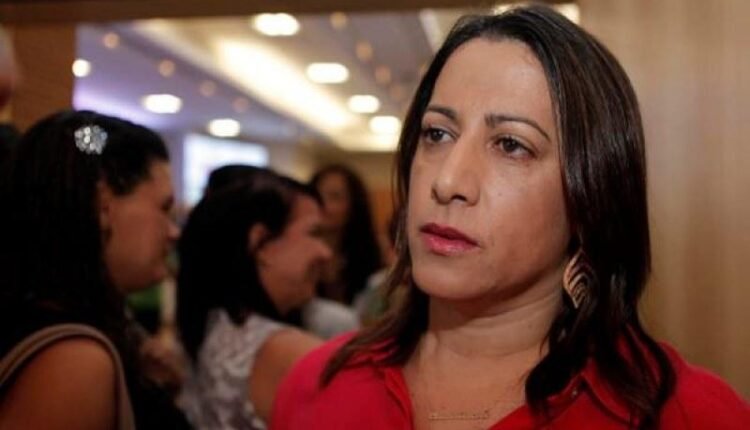 TRE-BA indefere registro de candidatura de Cláudia Oliveira por falta de documento