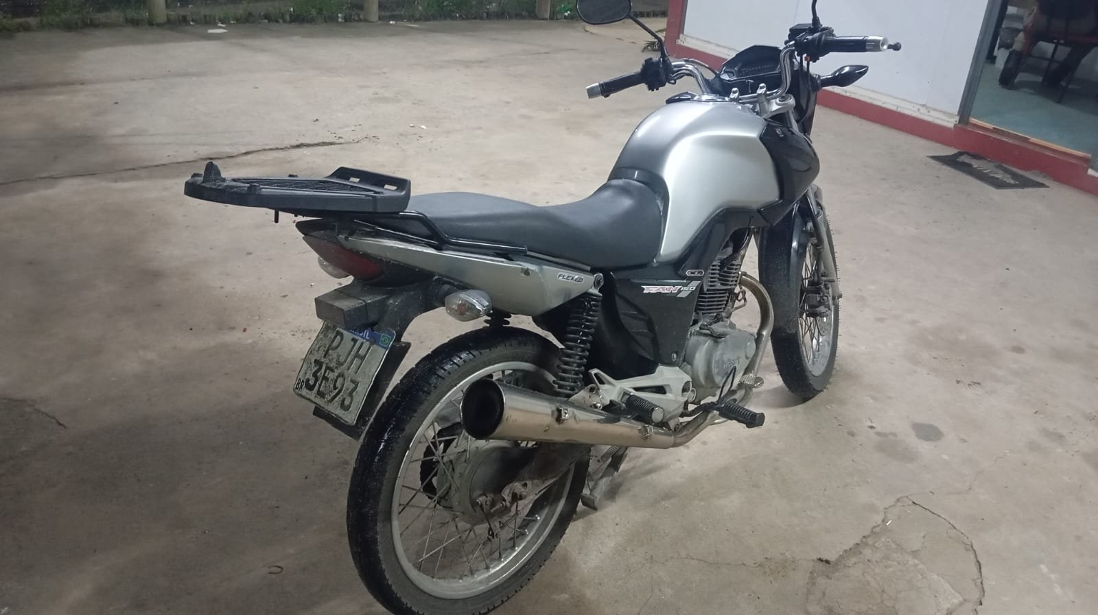 PMBA apreende motocicleta por infração de trânsito em Teixeira de Freitas