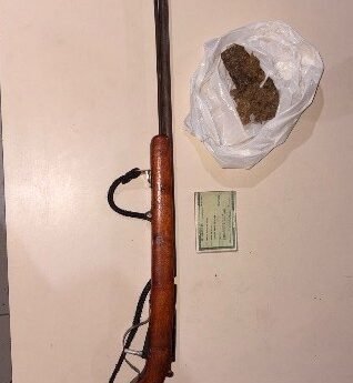 Prado: PMBA prende suspeito de estyupro e apreende drogas e arma de fogo