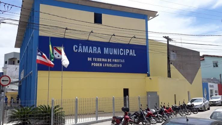 Teixeira de Freitas: Pesquisa de preços, pagamentos antecipados e documentos questionados: contrato do concurso da Câmara exige respostas