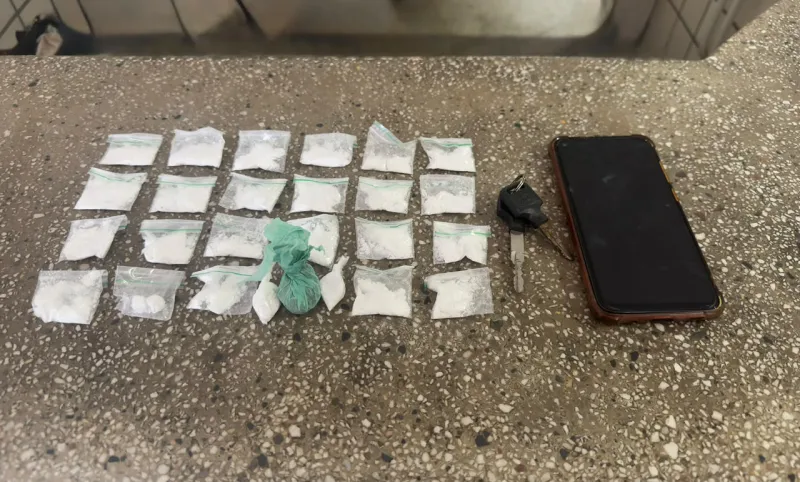 PMBA prende homem com papelotes de cocaína em Teixeira de Freitas